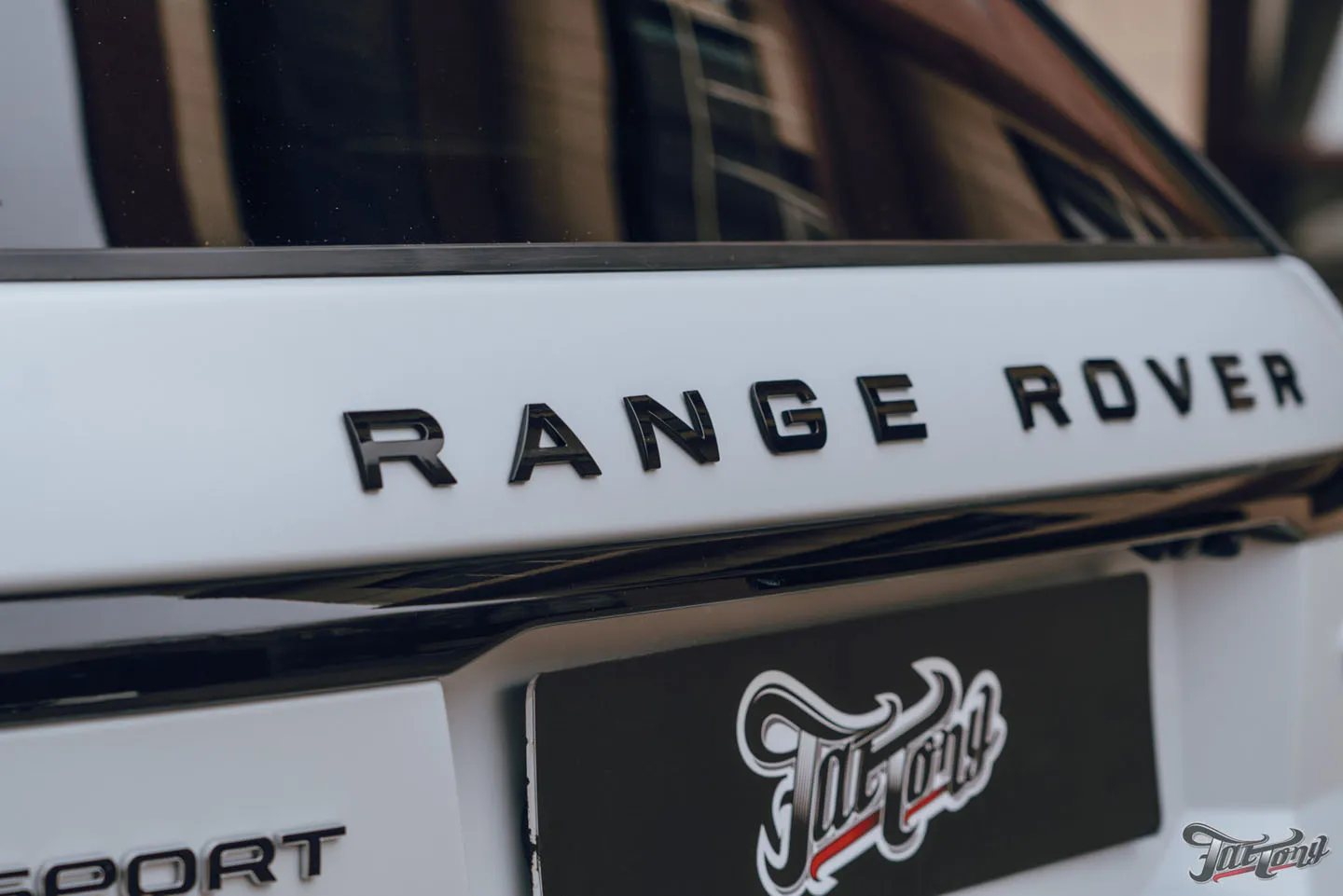 Оклейка Range Rover Sport матовым полиуретаном